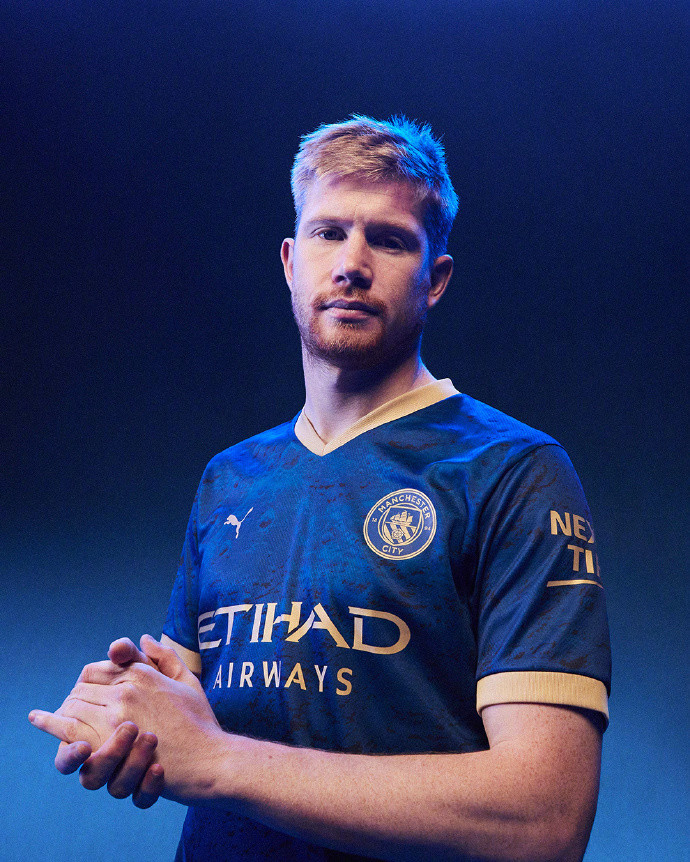 中超强队国安在亚冠被越南绝杀，国脚表现低迷，暴露中国足球实力与管理问题。（亚冠赛场国安遭越南队补时绝杀，国脚低迷凸显中国足球实力与管理短板）