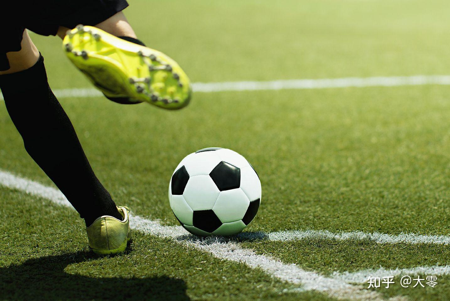 近5轮仅1胜&丢9分！皇马落后巴萨4分，银河战舰陷入低迷（近5场仅一胜失9分，皇马被巴萨拉开至4分，银河战舰深陷颓势）