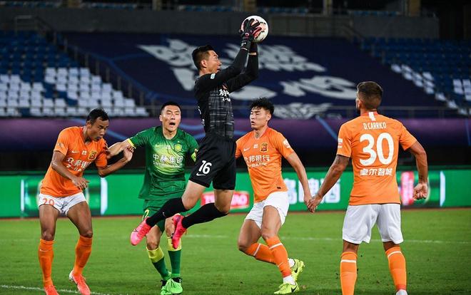 欧冠进球榜更新：梅西连续破门,（欧冠射手榜更新：梅西连场建功）