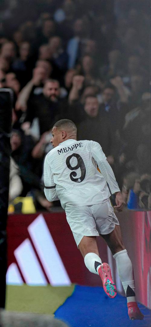 受伤的彭啸进入战上海U20的替补席，此前球员遭遇韧带损伤（曾遭韧带损伤，彭啸入选对阵上海U20替补名单）