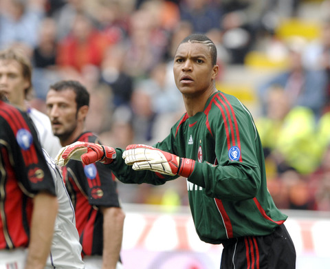 蓉城客战神户首发：韦世豪、周定洋在列，罗慕洛、费利佩登场（成都蓉城客战神户首发公布：韦世豪、周定洋入列，罗慕洛、费利佩出战）