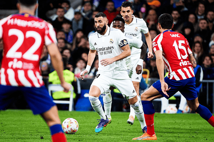 足坛热门转会消息引爆社媒（重磅足坛转会动态席卷社交媒体）