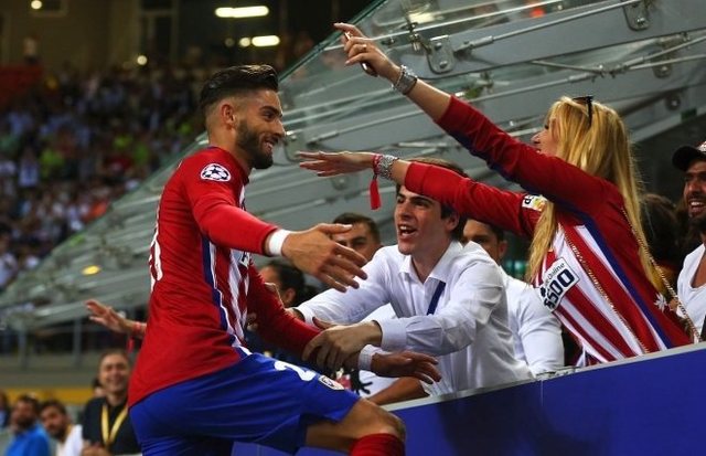 鲁尼：我爱逛廉价商店，买咖喱味方便面和薯片吃（鲁尼称钟爱平价店：常买咖喱味泡面和薯片）