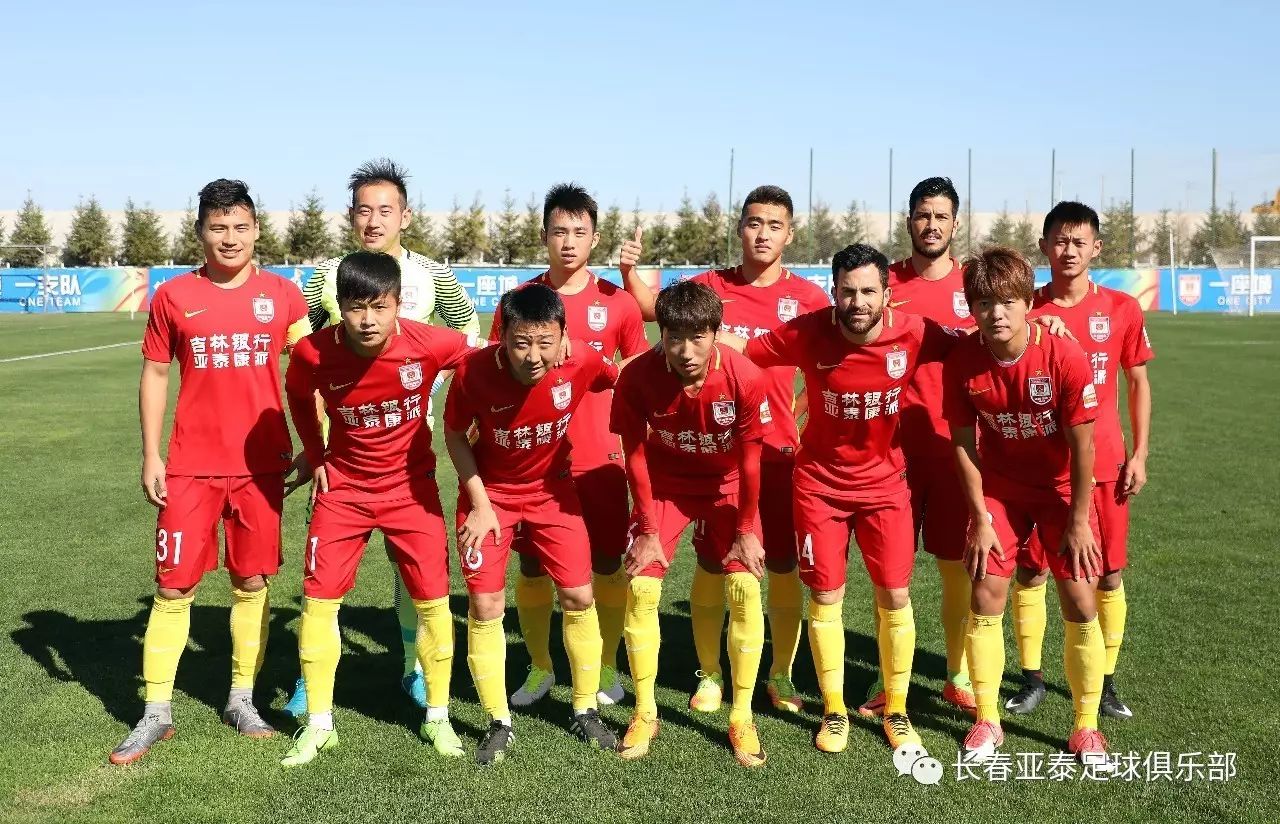 乔治娜点赞安东内拉庆祝梅西夺冠帖子，引发球迷热议（乔治娜点赞安东内拉庆祝梅西夺冠发文，球迷热议不断）