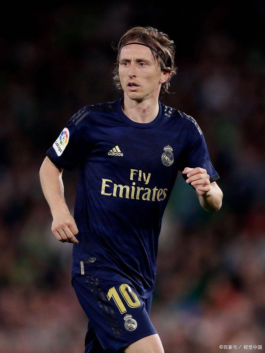 队报：朗斯将在冬窗签下莱比锡中场海达拉，转会费300万欧元（队报称朗斯将于冬窗以300万欧元引进莱比锡中场海达拉）