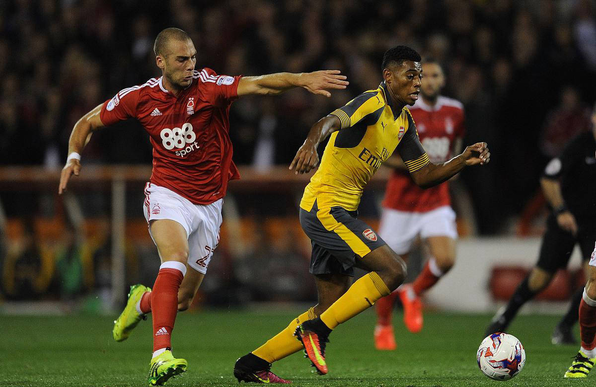 英超首次密集赛程开启，曼城瞄准19连胜纪录，热刺迎战连败克星纽卡斯尔（英超密集赛程启动，曼城冲击19连胜，热刺再战克星纽卡）