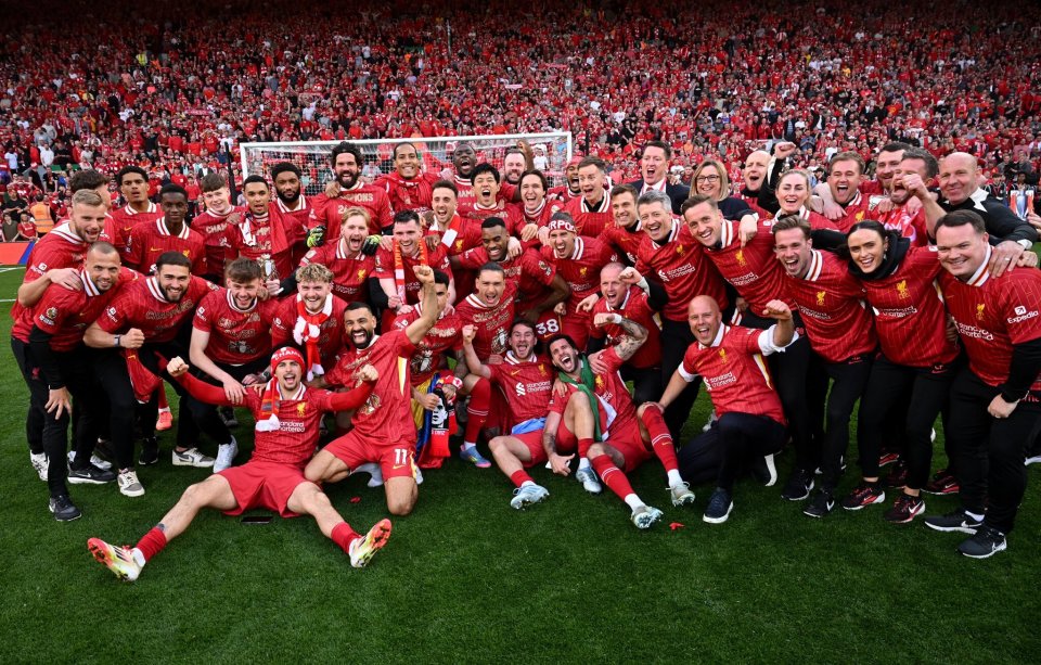 东体预测申花首发：阿苏埃和米内罗搭档锋线，鲍亚雄继续出战（东体预计申花首发：阿苏埃携米内罗双箭齐发，鲍亚雄继续出场）